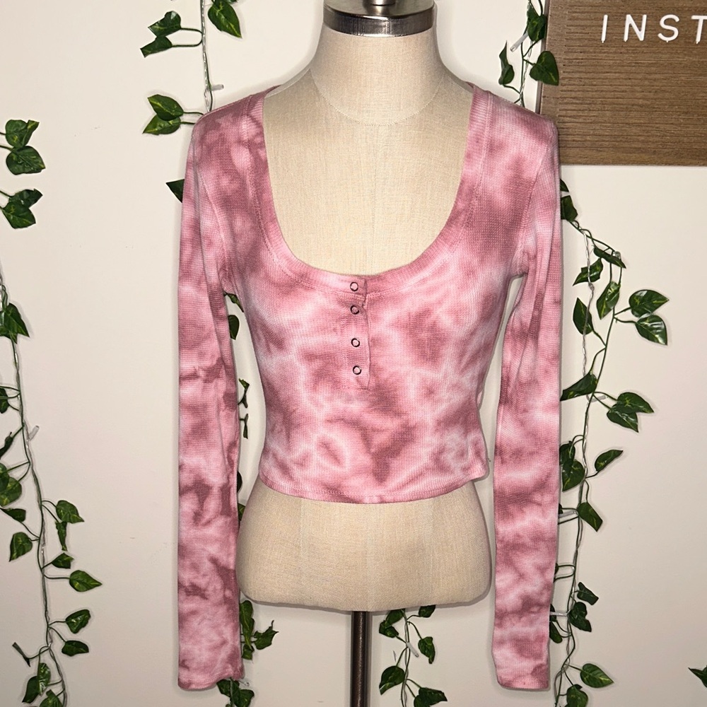 Aeropostale Waffle Knit Scoop Neck Tie Dye 4 Button Long Sleeve